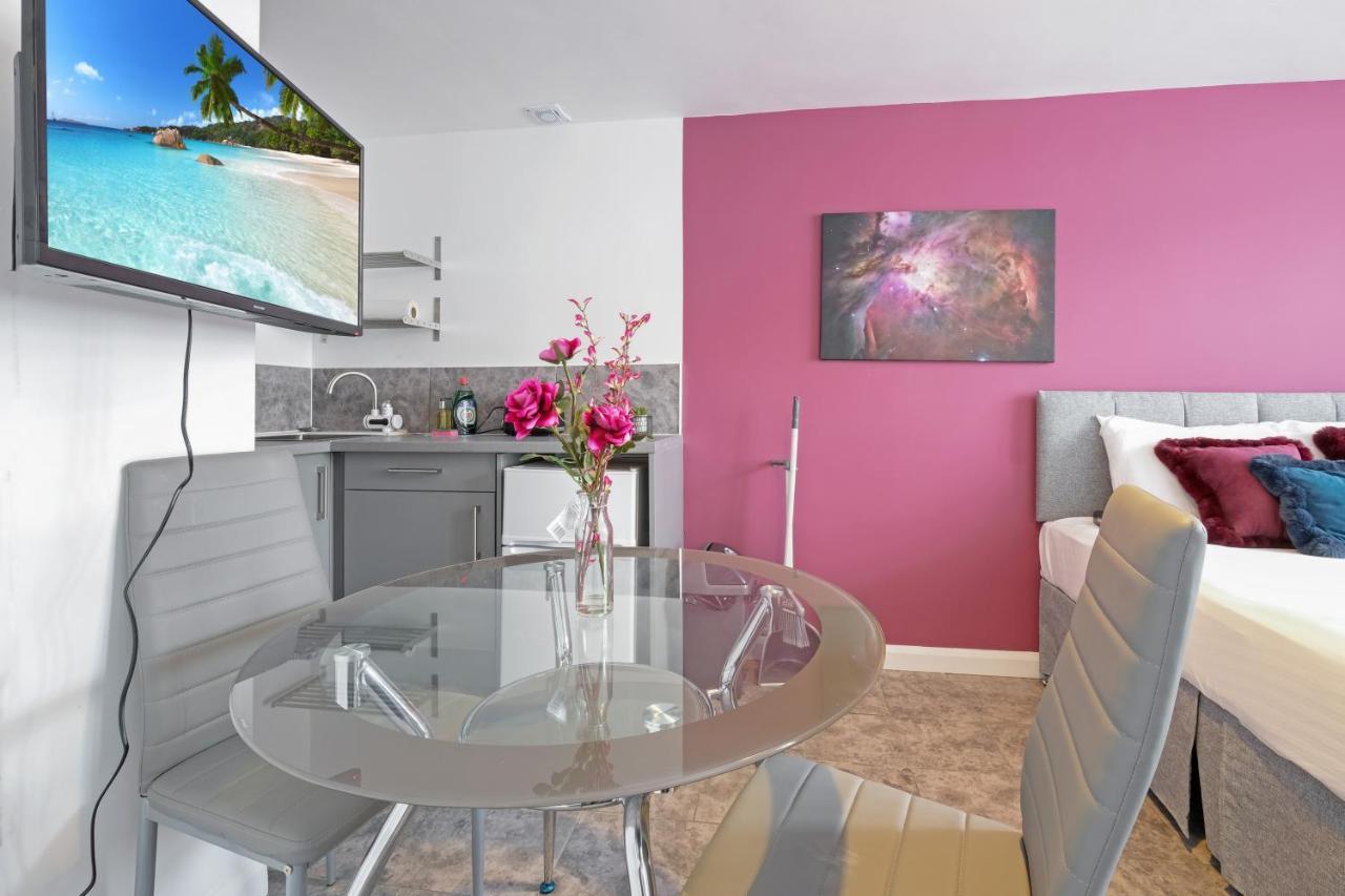 Fernbank Studios Sudbury Hill Harrow Self-Contained Studios With En-Suite Wembley エクステリア 写真