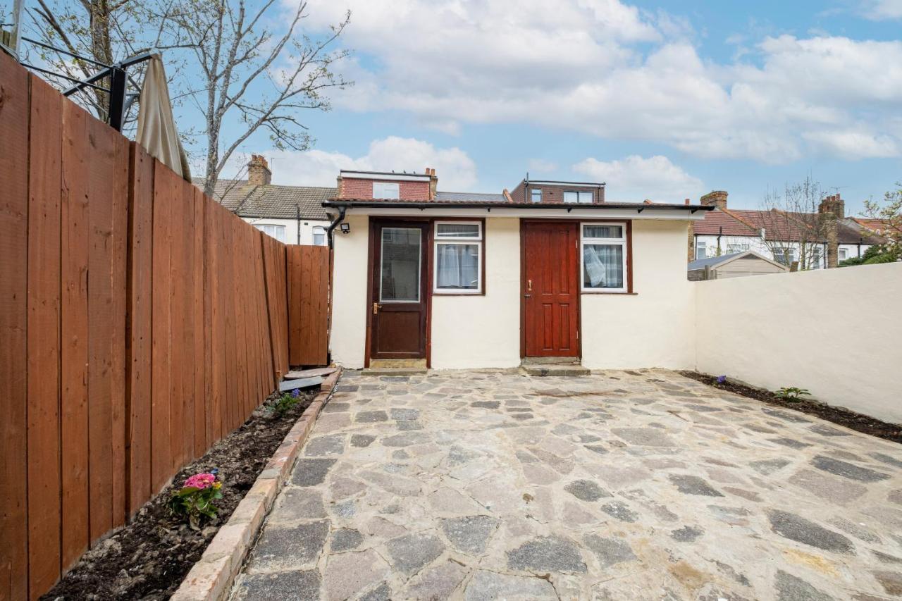 Fernbank Studios Sudbury Hill Harrow Self-Contained Studios With En-Suite Wembley エクステリア 写真
