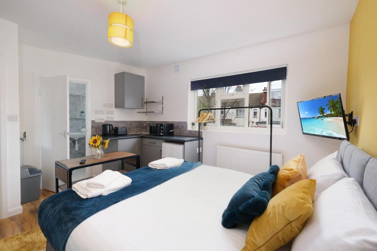 Fernbank Studios Sudbury Hill Harrow Self-Contained Studios With En-Suite Wembley エクステリア 写真