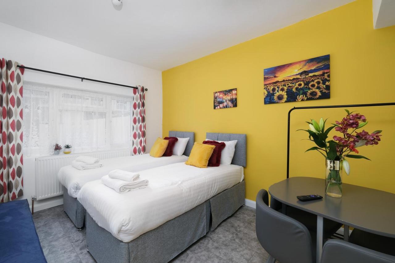 Fernbank Studios Sudbury Hill Harrow Self-Contained Studios With En-Suite Wembley エクステリア 写真