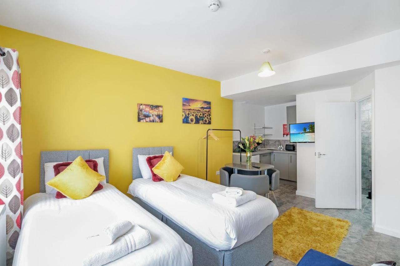 Fernbank Studios Sudbury Hill Harrow Self-Contained Studios With En-Suite Wembley エクステリア 写真