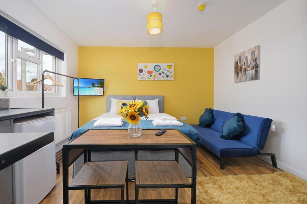 Fernbank Studios Sudbury Hill Harrow Self-Contained Studios With En-Suite Wembley エクステリア 写真