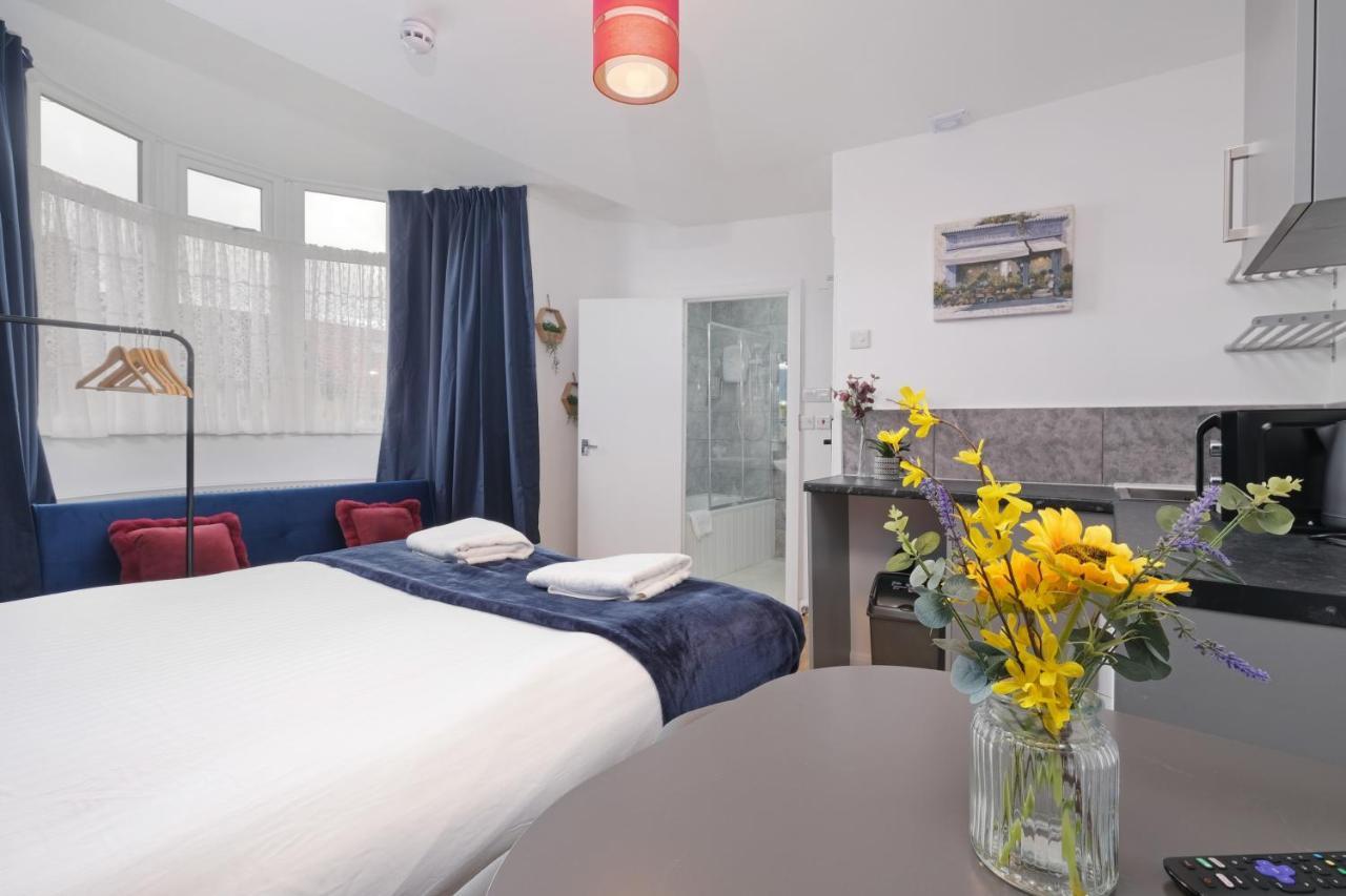 Fernbank Studios Sudbury Hill Harrow Self-Contained Studios With En-Suite Wembley エクステリア 写真