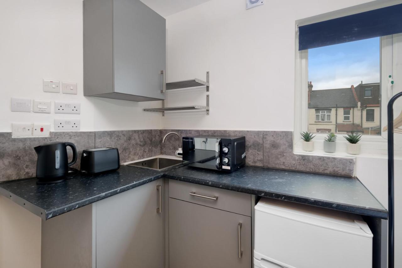 Fernbank Studios Sudbury Hill Harrow Self-Contained Studios With En-Suite Wembley エクステリア 写真
