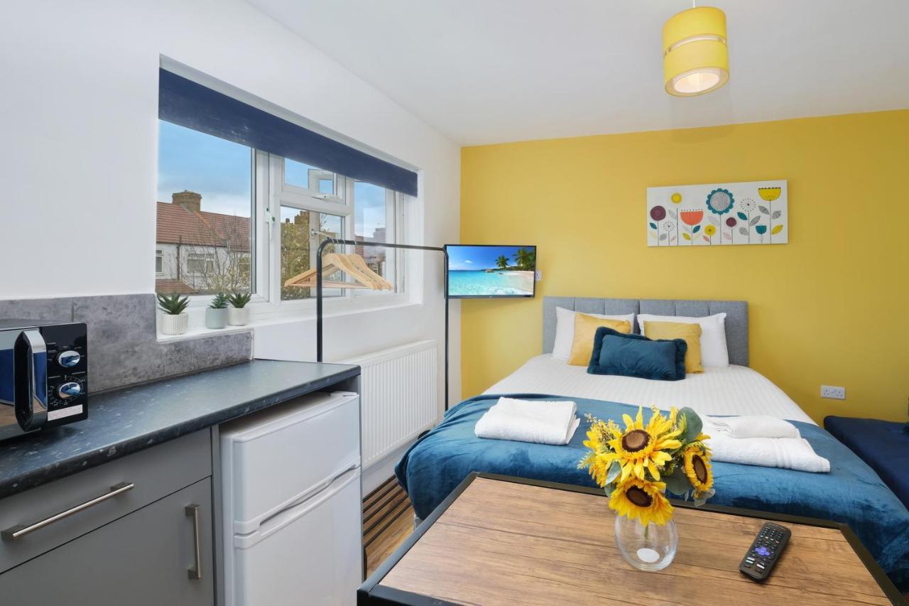 Fernbank Studios Sudbury Hill Harrow Self-Contained Studios With En-Suite Wembley エクステリア 写真